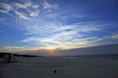 Ameland-Holland: Sonnen und Wolkenspiel am nördlichen Strand von Ameland.