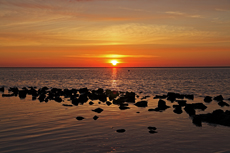 Borkum: Sonnenuntergang am Nordstrand, ein Fest der Farben.