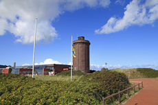 Juist-Töwerland: Das Dorf Juist: Dorfimpressionen. Das Wahrzeichen von Juist der Wasserturm, ragt mit seinen 13 Meter Höhe gut sichtbar über Juist.