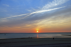 Norderney: DIE Thalassoinsel. Die Sonnenuntergänge am Weststrand. Ein Fest der Farben am Horizont.