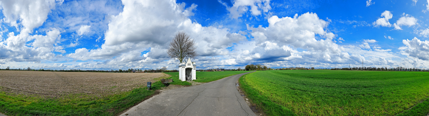 Der Niederrhein: Frühling – Panoramablick 180 Grad. Kempen-Stendener Weg: Mennikes Heiligenhäuschen. Panoramagröße: 200x54 cm / 300dpi