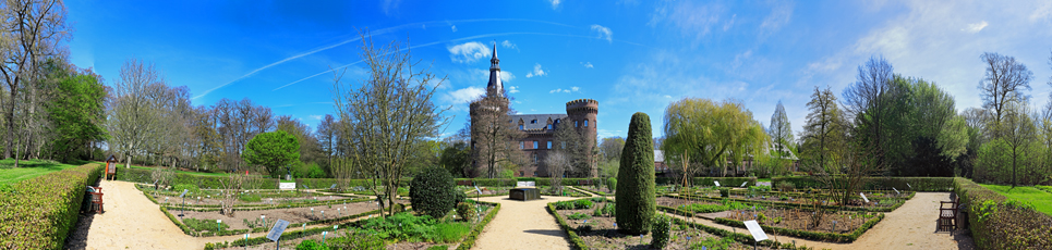 Der Niederrhein:Frühling – Panoramablick 180 Grad. Kleve - Schloss Moyland. Panoramagröße: 243x57 cm / 300dpi