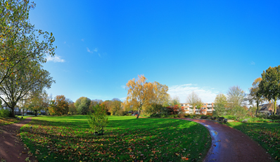 Der Niederrhein: Herbst – Panoramablick 180 Grad. Kempen: East Cambridgeshire Park. Panoramagröße: 127x49 cm / 300dpi