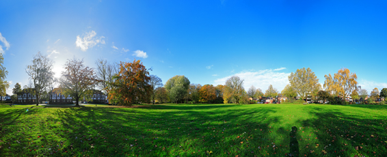 Der Niederrhein:Herbst – Panoramablick 180 Grad. Kempen: East Cambridgeshire Park. Panoramagröße: 143x58 cm / 300dpi