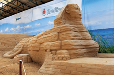 Sandskulpturen Travemünde 2022<br />Reise um die Welt<br />Sphinx - © Jiri Kaspar (Afrika)