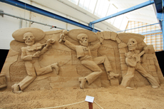 Sandskulpturen Travemünde 2022 - Reise um die Welt<br />Dia de los Muertos - Der Tag der Toten - „Vova“ © Wtodek Bludnik (Südamerika)